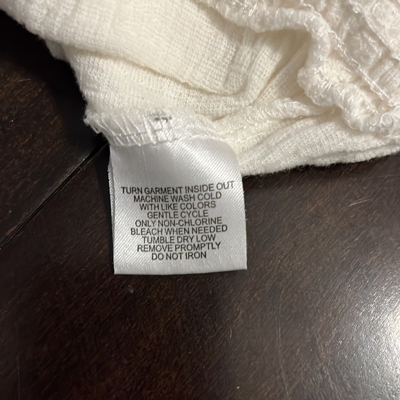 French Laundry Petite P/M size white sleeveless top - Picture 8 of 8